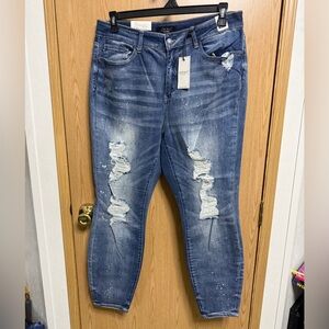 Judy Blue Distressed Boyfriend Jeans in Blue